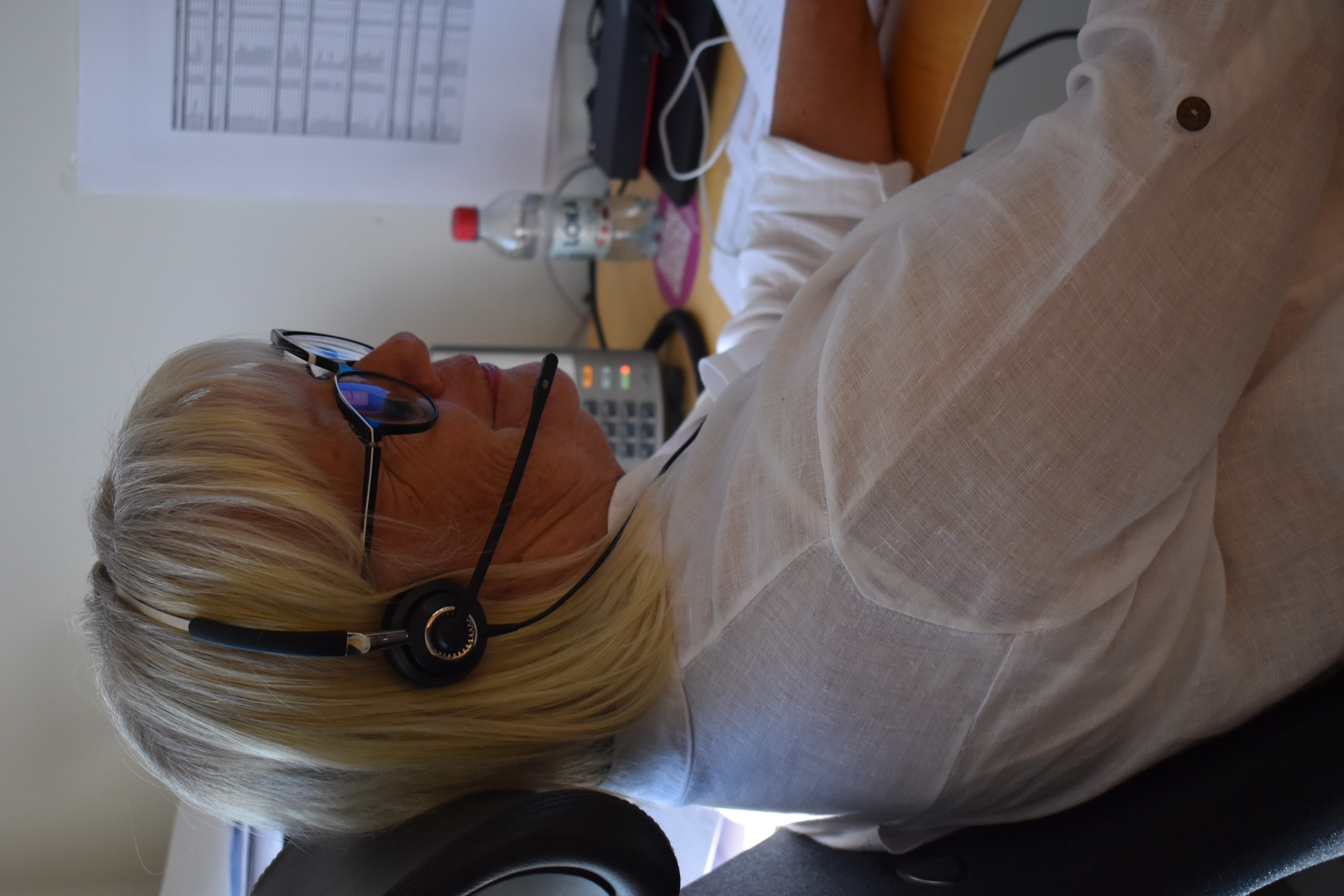 Karin Johansson sitter i växeln på Sparbanken Tanum