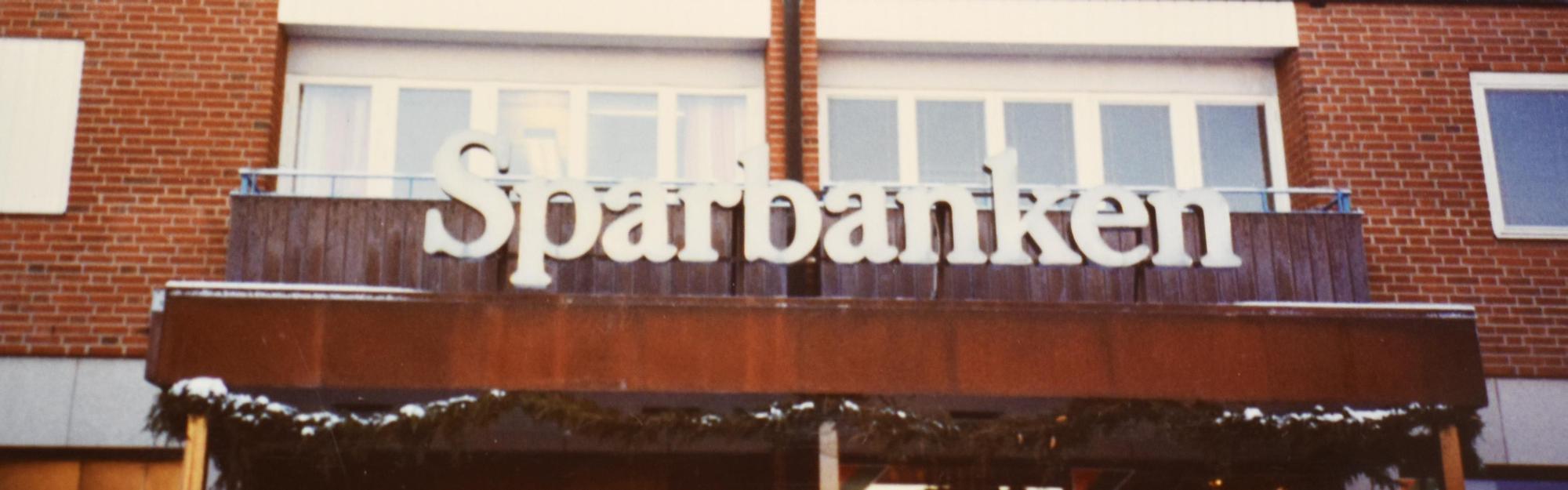 Svartvit bild av Sparbanken Tanum