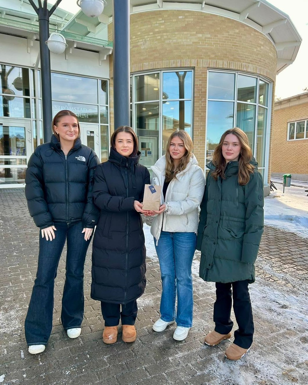 Alva, Lillian, Elin och Moa som driver UF-företaget Favilla UF tillsammans