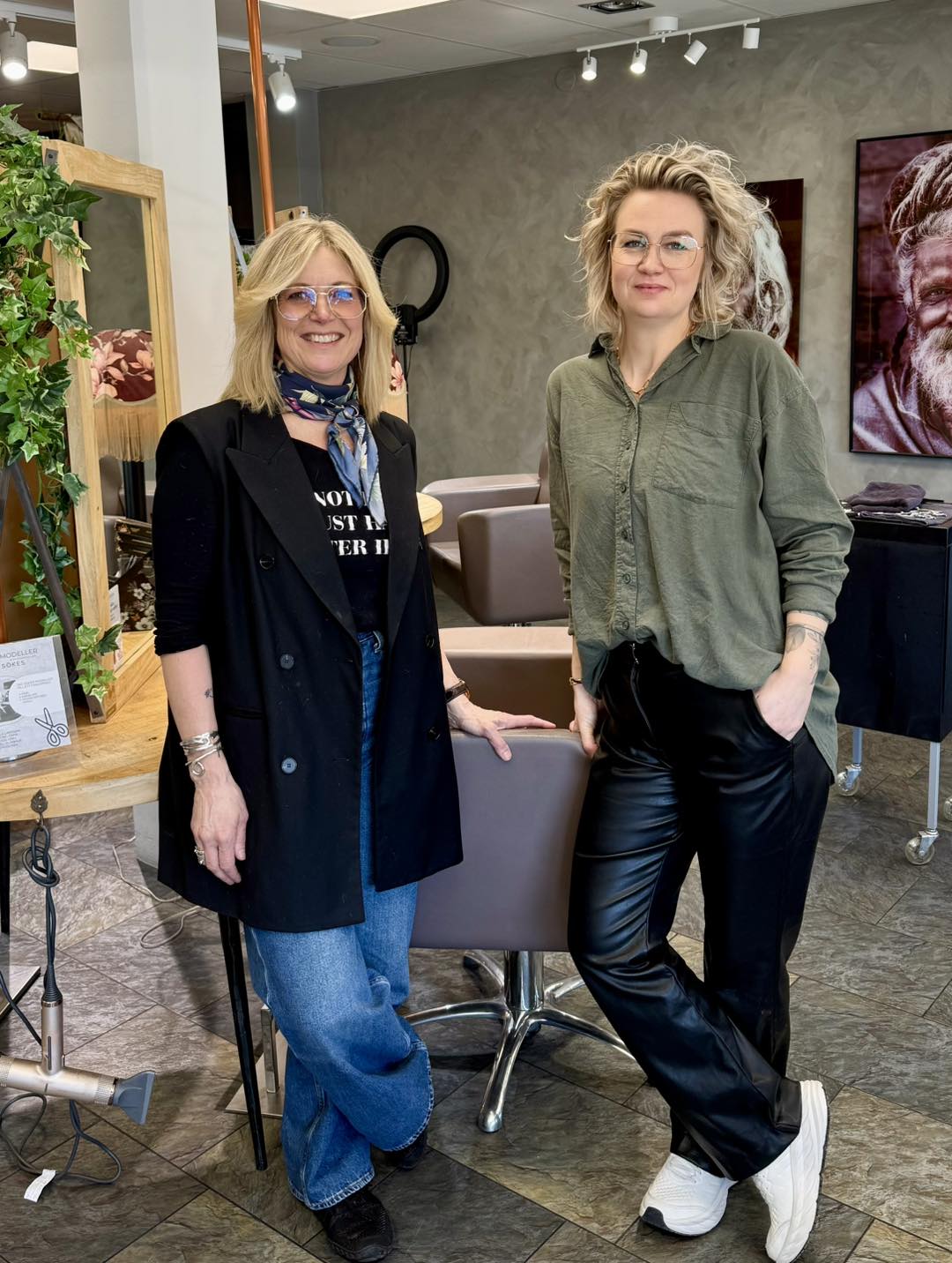 Malin och Linda på Salong Onyx