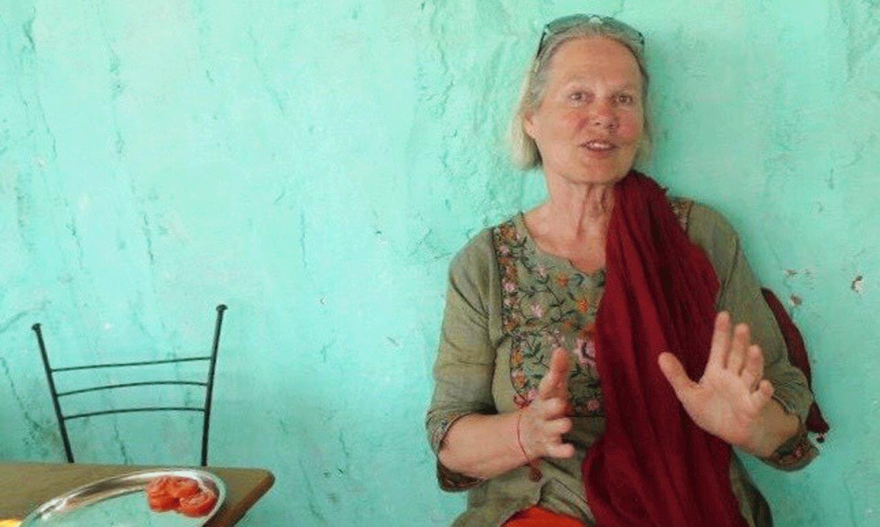 Monika Lind Melander sittandes i Jaisalmer, Indien, för ca 6 år sedan.