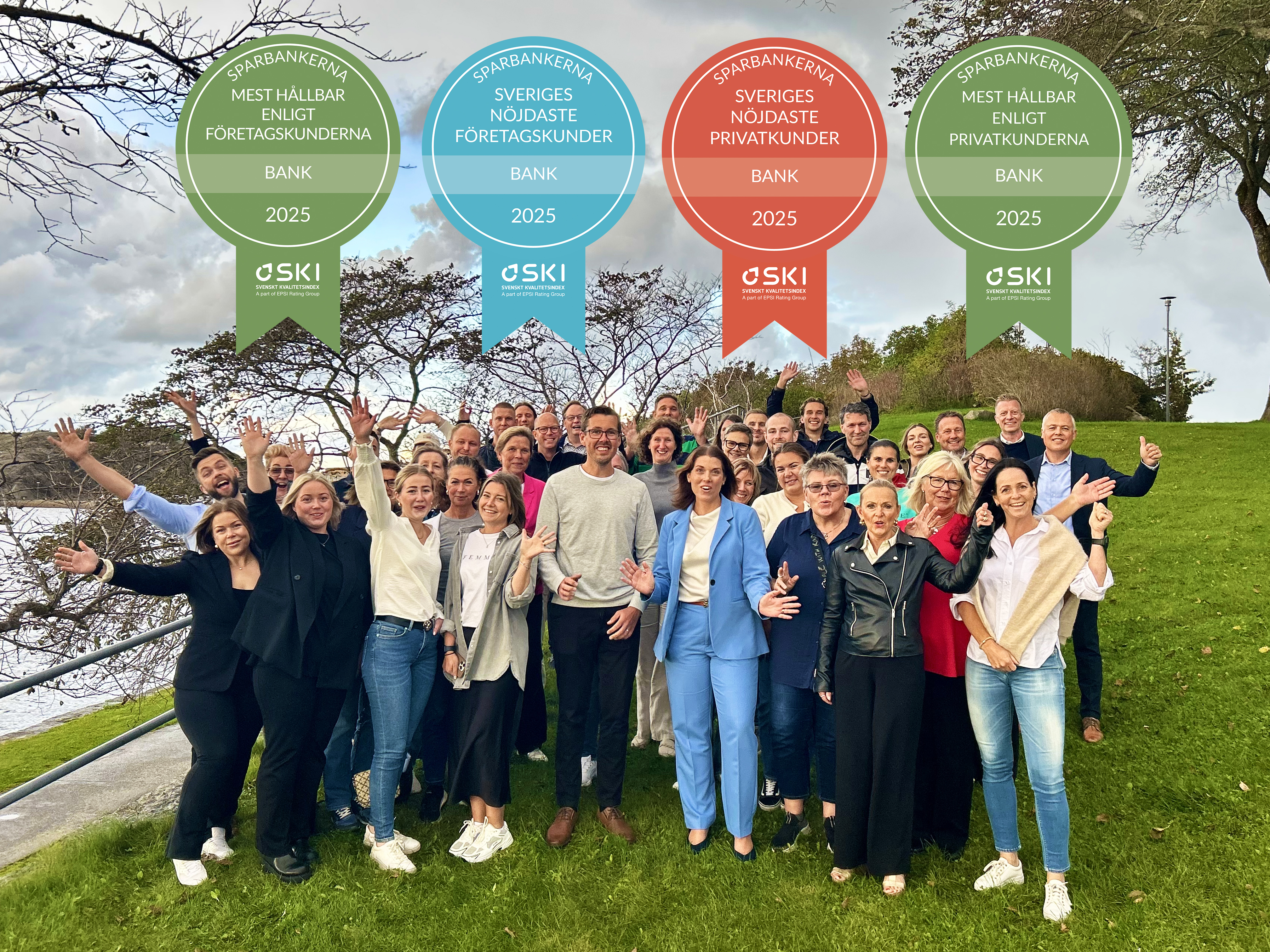 Gruppbild på Sparbanken Tanums personal som firar SKI-utmärkelsen